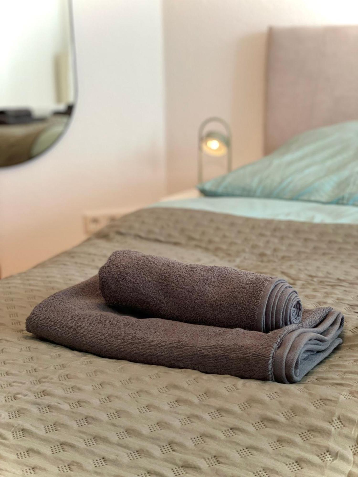 110Qm - 4 Zimmer - Privat Parkplatz - Zentral - Balkon - Mallibase Apartments كاسيل المظهر الخارجي الصورة