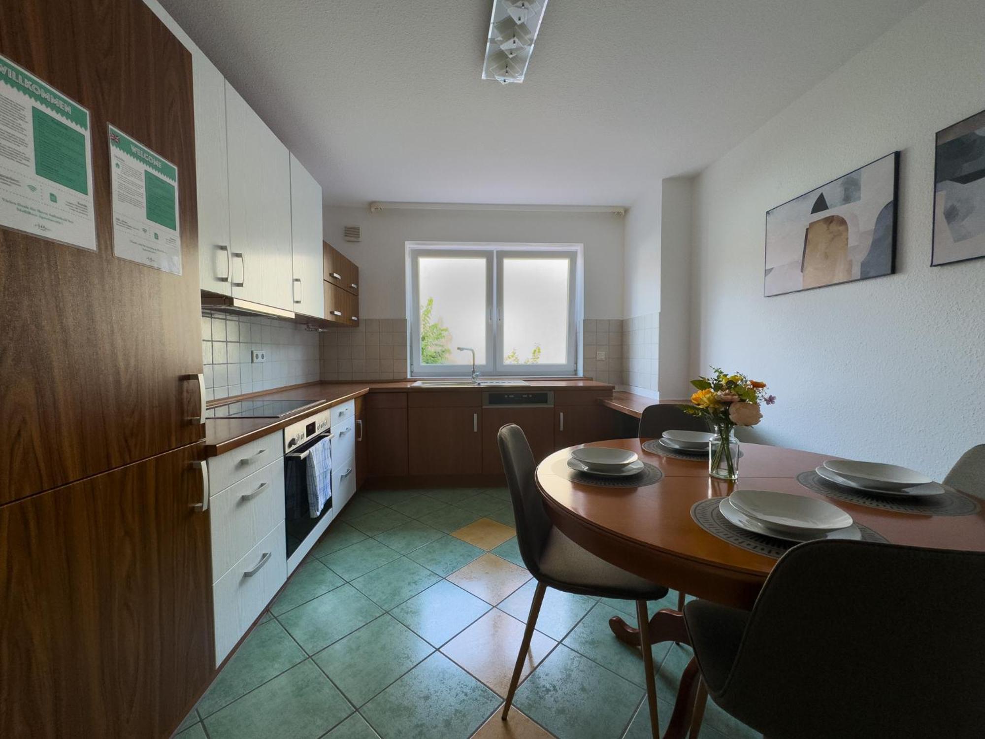 110Qm - 4 Zimmer - Privat Parkplatz - Zentral - Balkon - Mallibase Apartments كاسيل المظهر الخارجي الصورة